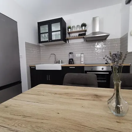 Mala Plaza Apartman Podaca